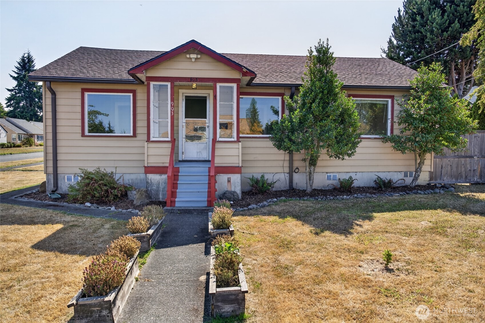 903 S Albert Street Property Photo 1