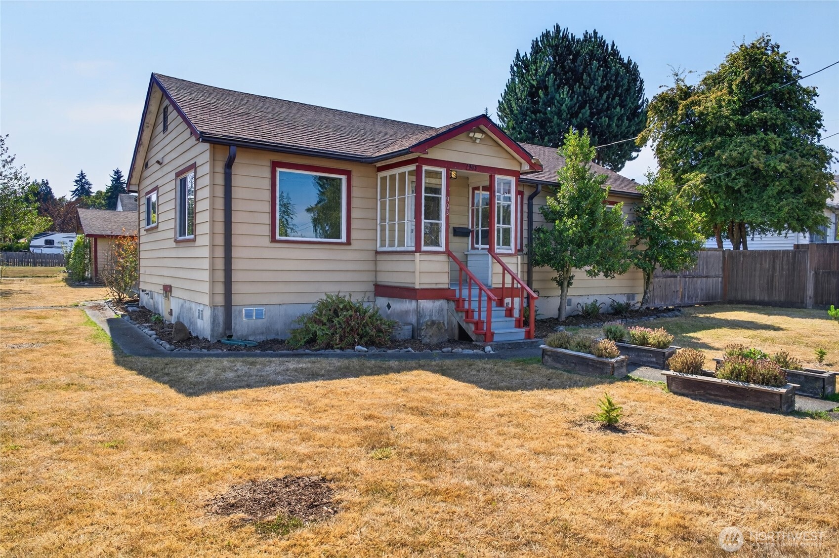 903 S Albert Street Property Photo 3