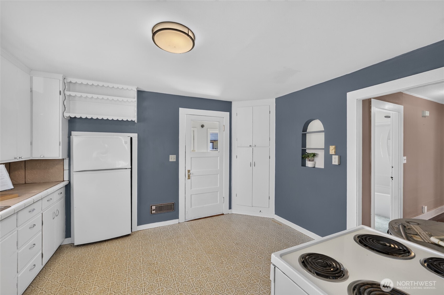 903 S Albert Street Property Photo 13