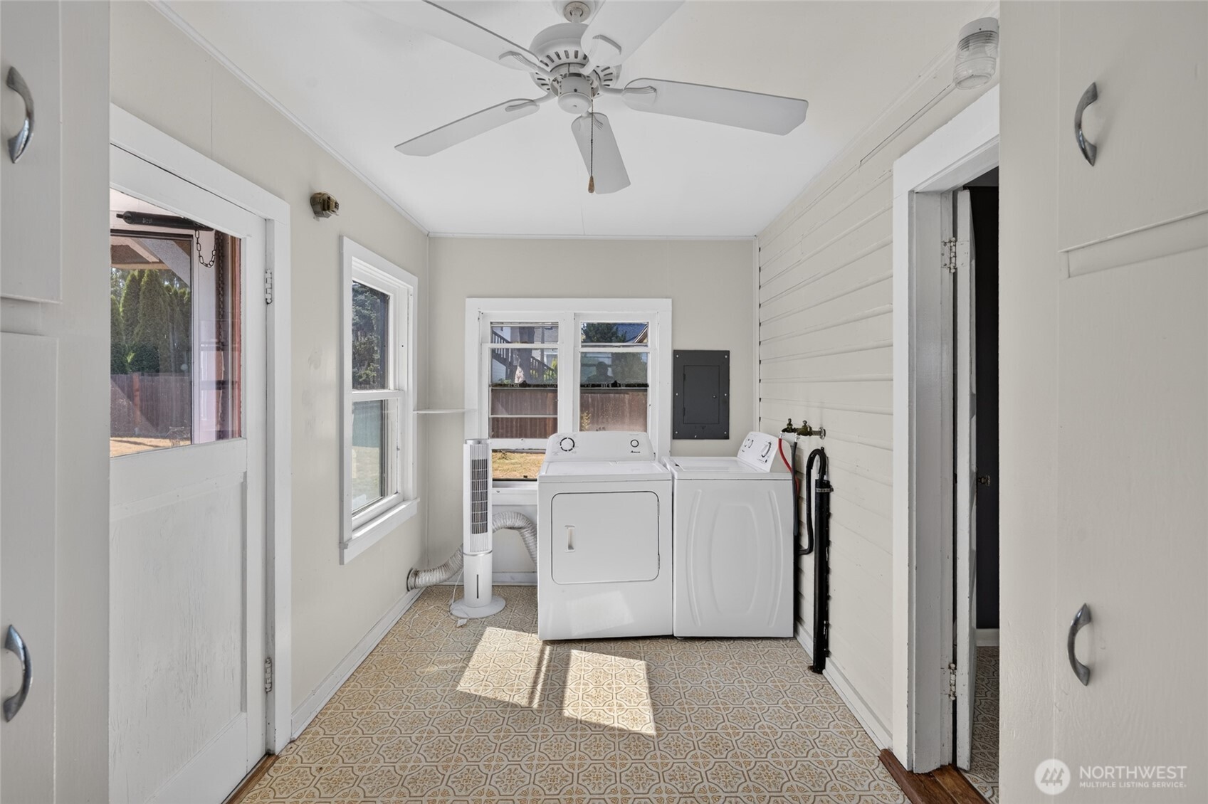 903 S Albert Street Property Photo 14