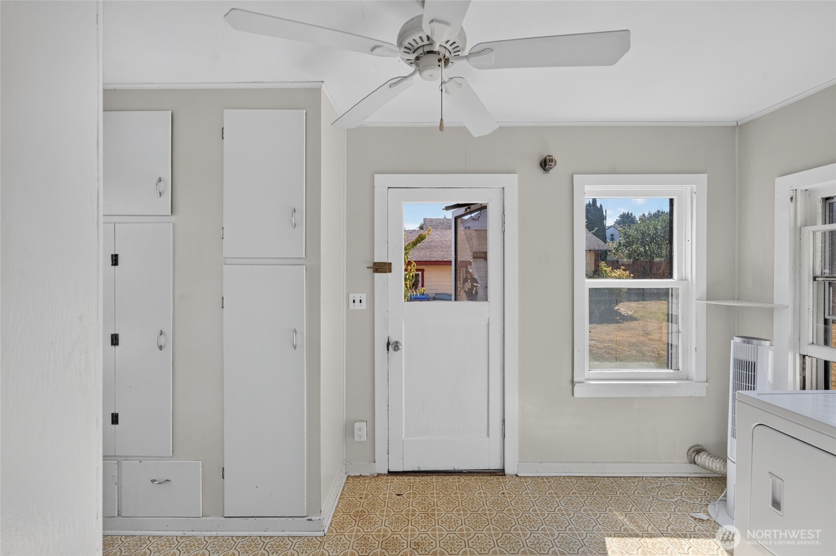 903 S Albert Street Property Photo 15