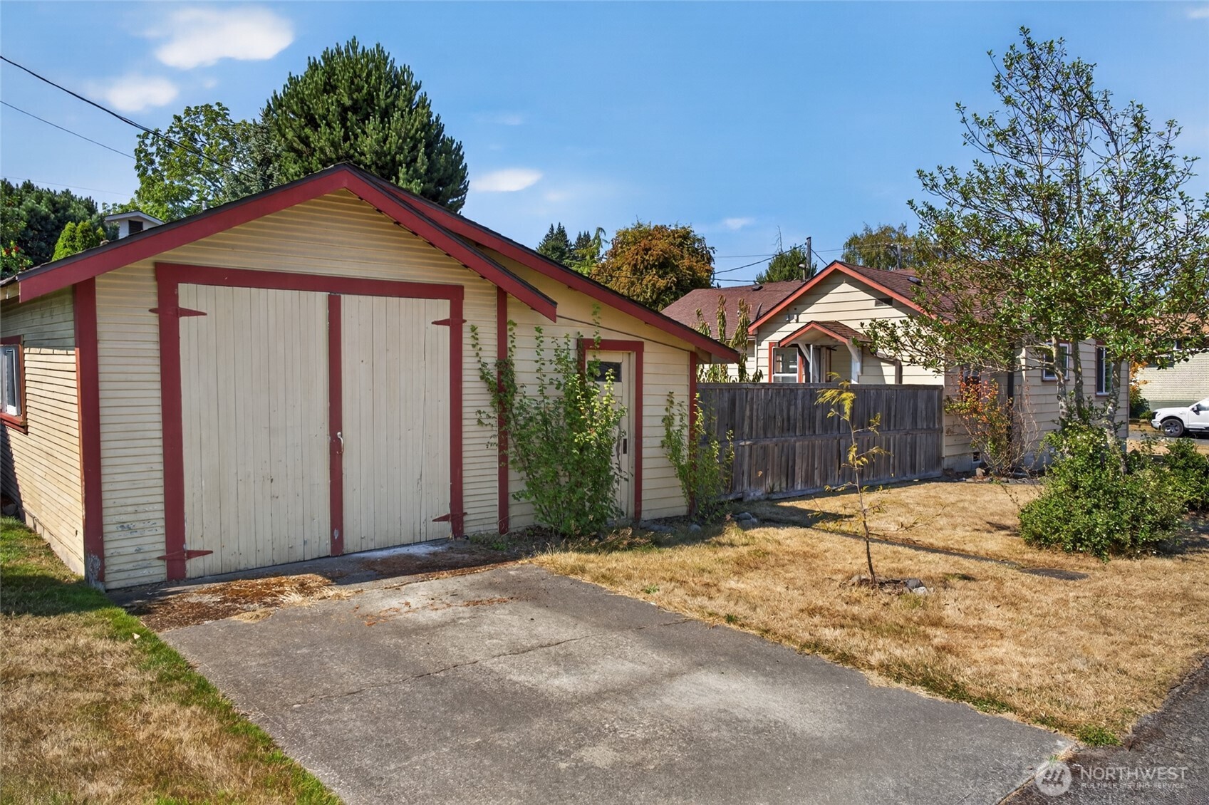 903 S Albert Street Property Photo 25