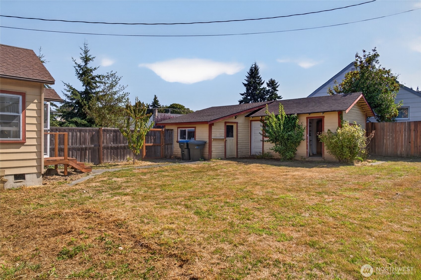 903 S Albert Street Property Photo 30
