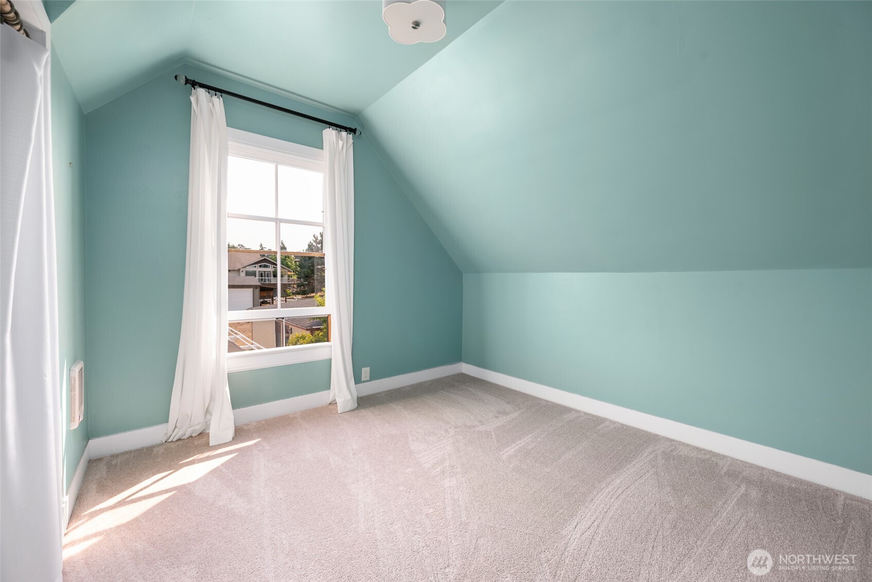1209 Ne Leisure Street Property Photo 17