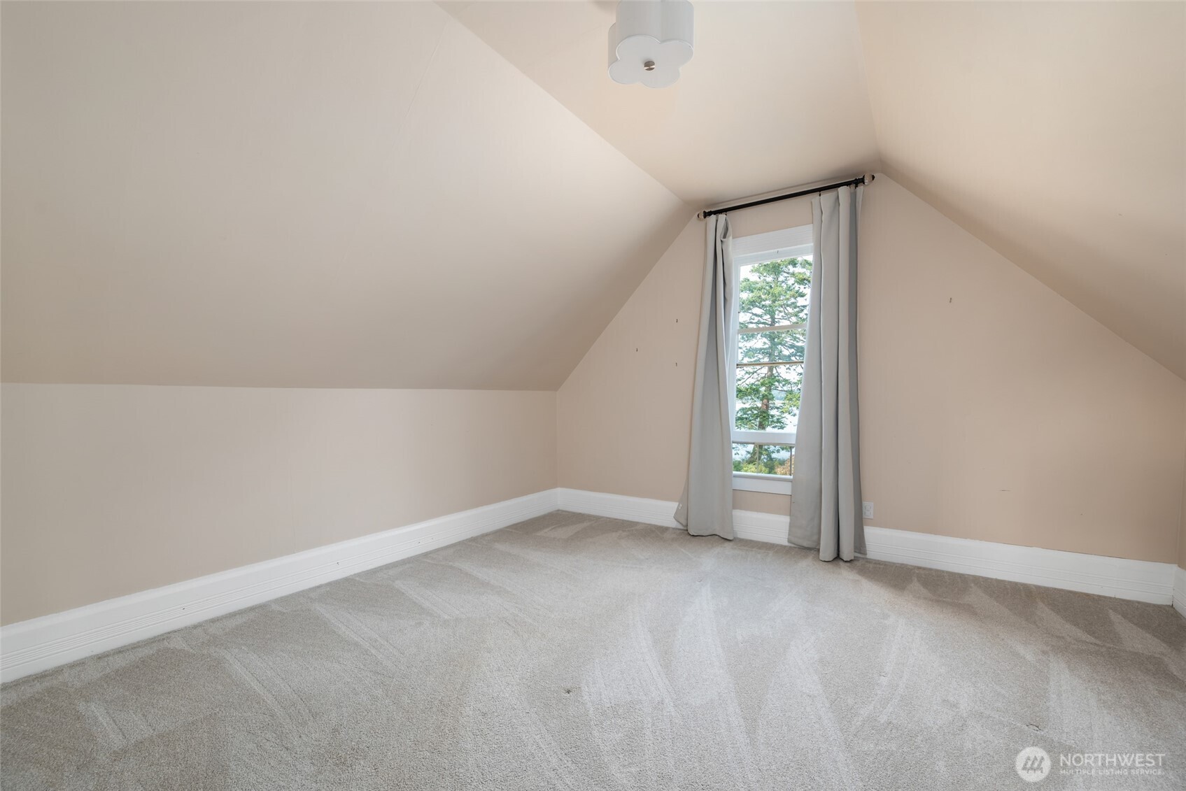 1209 Ne Leisure Street Property Photo 19