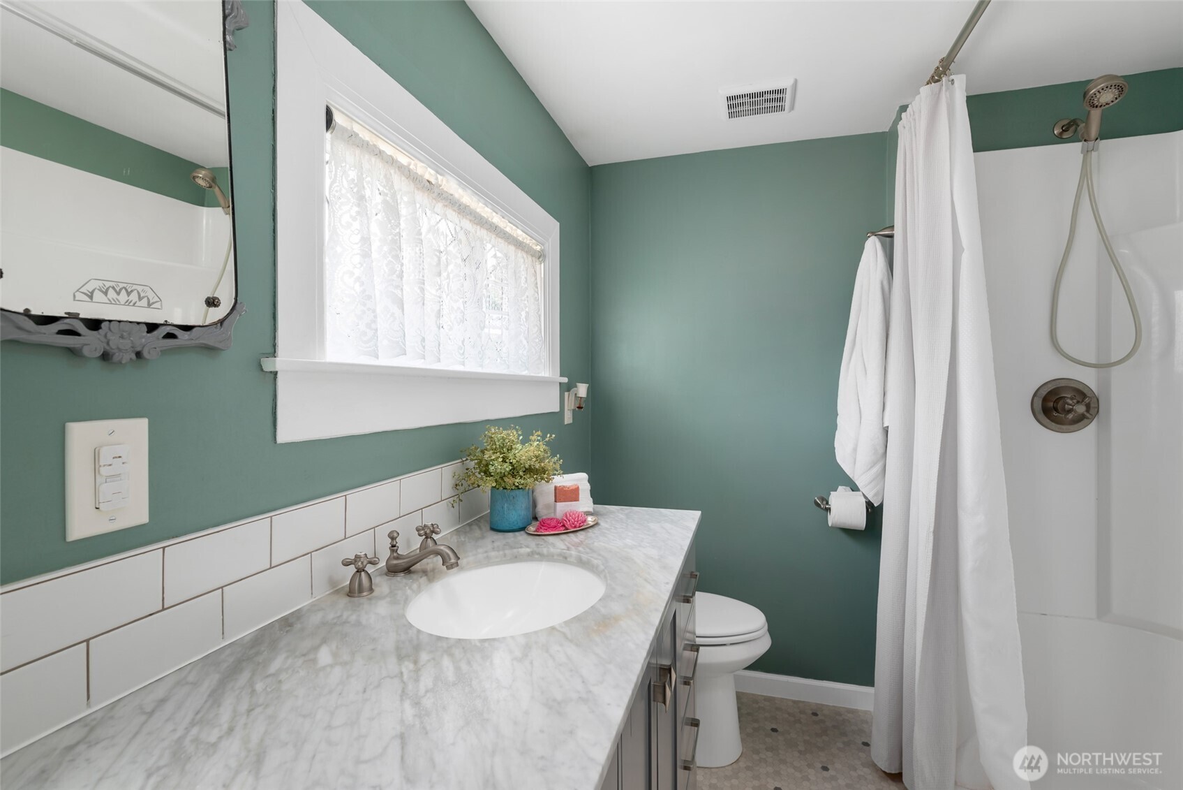 1209 Ne Leisure Street Property Photo 21