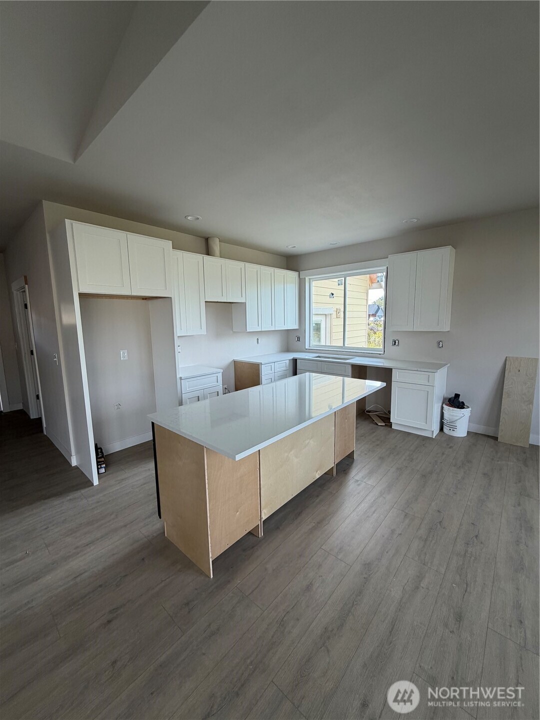 809 E 6th Street Property Photo 5