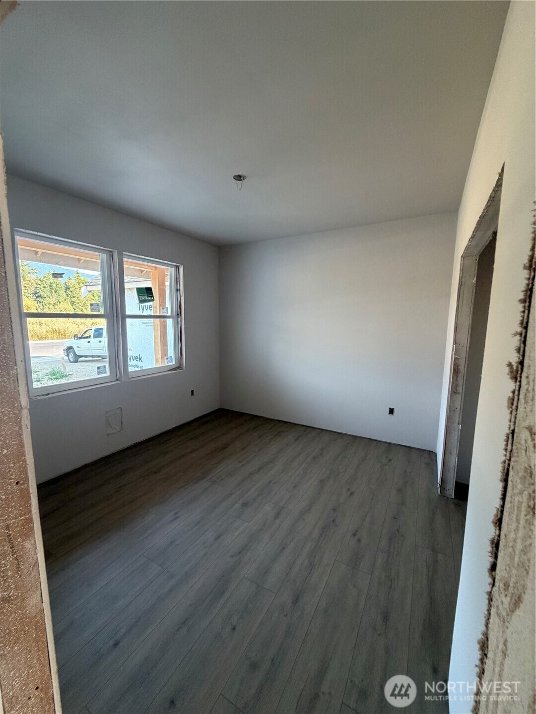 809 E 6th Street Property Photo 7