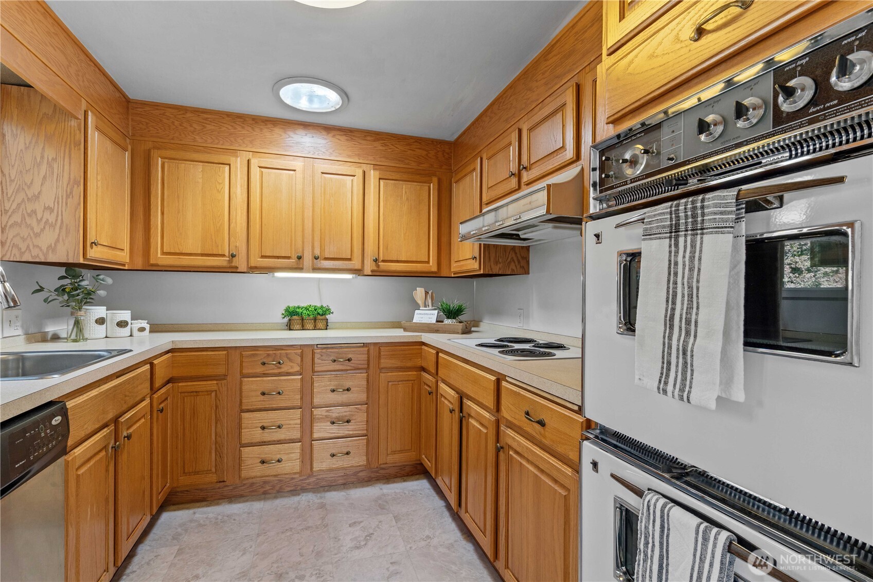 3237 Solie Avenue Property Photo 8