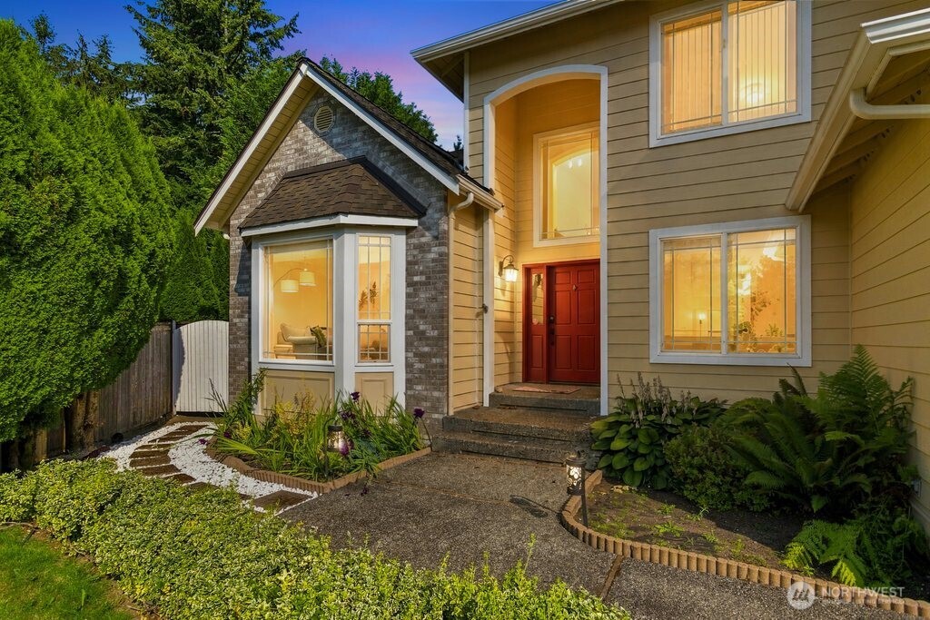6020 156th Street Property Photo 2
