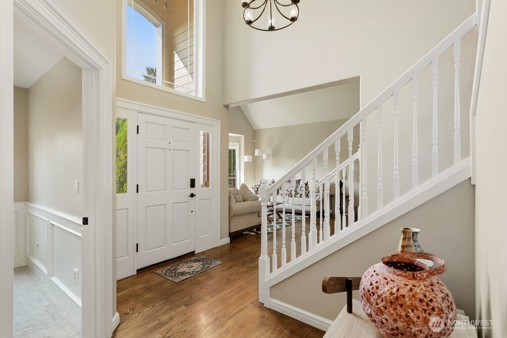 6020 156th Street Property Photo 3