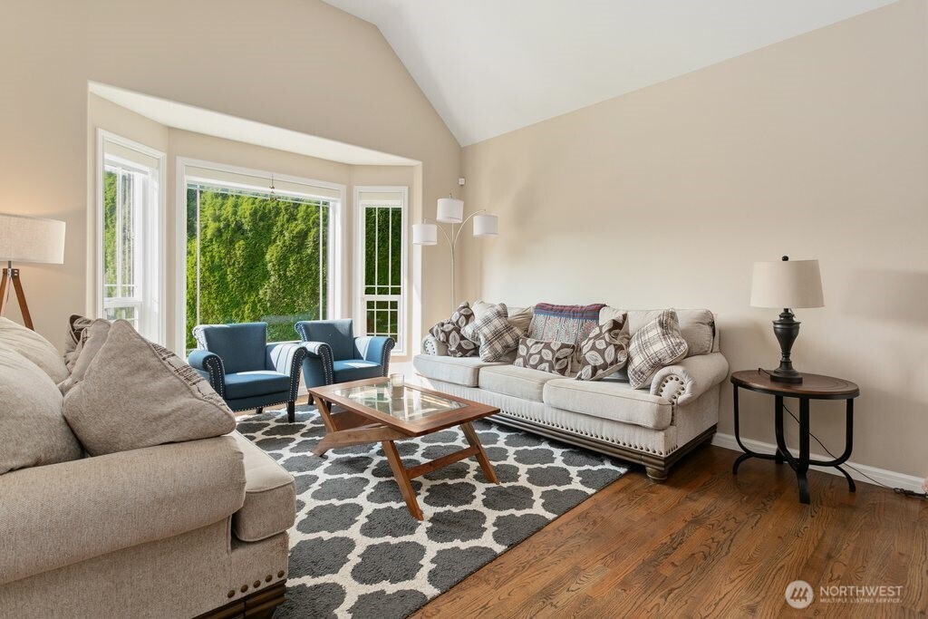 6020 156th Street Property Photo 4