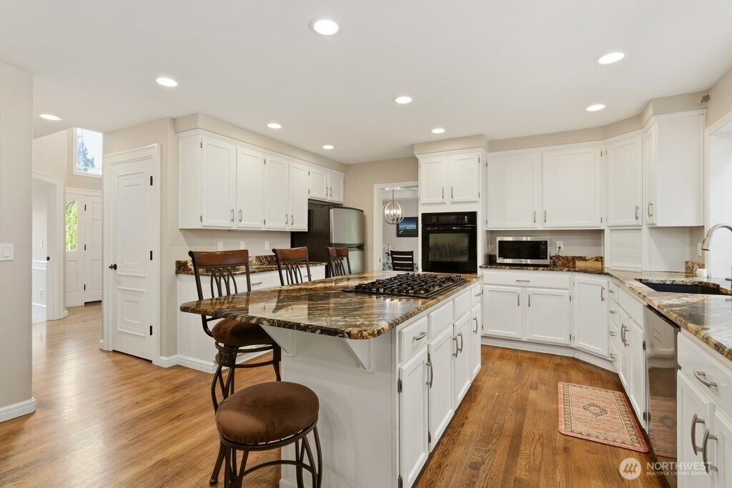 6020 156th Street Property Photo 11