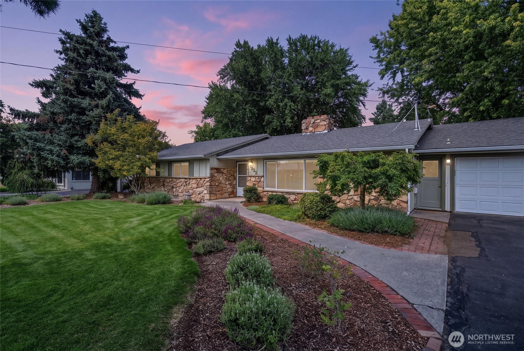 1837 Pike Place Property Photo 1