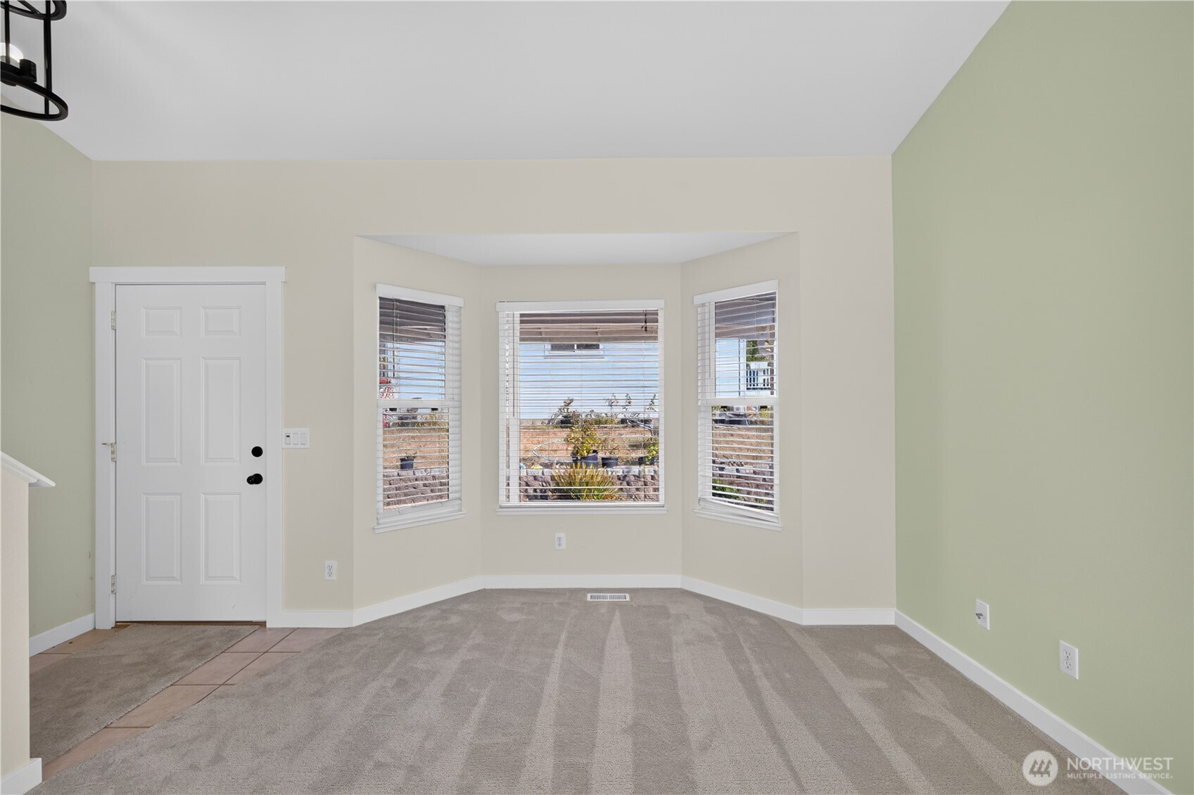 1099 Koenig Lane Property Photo 10
