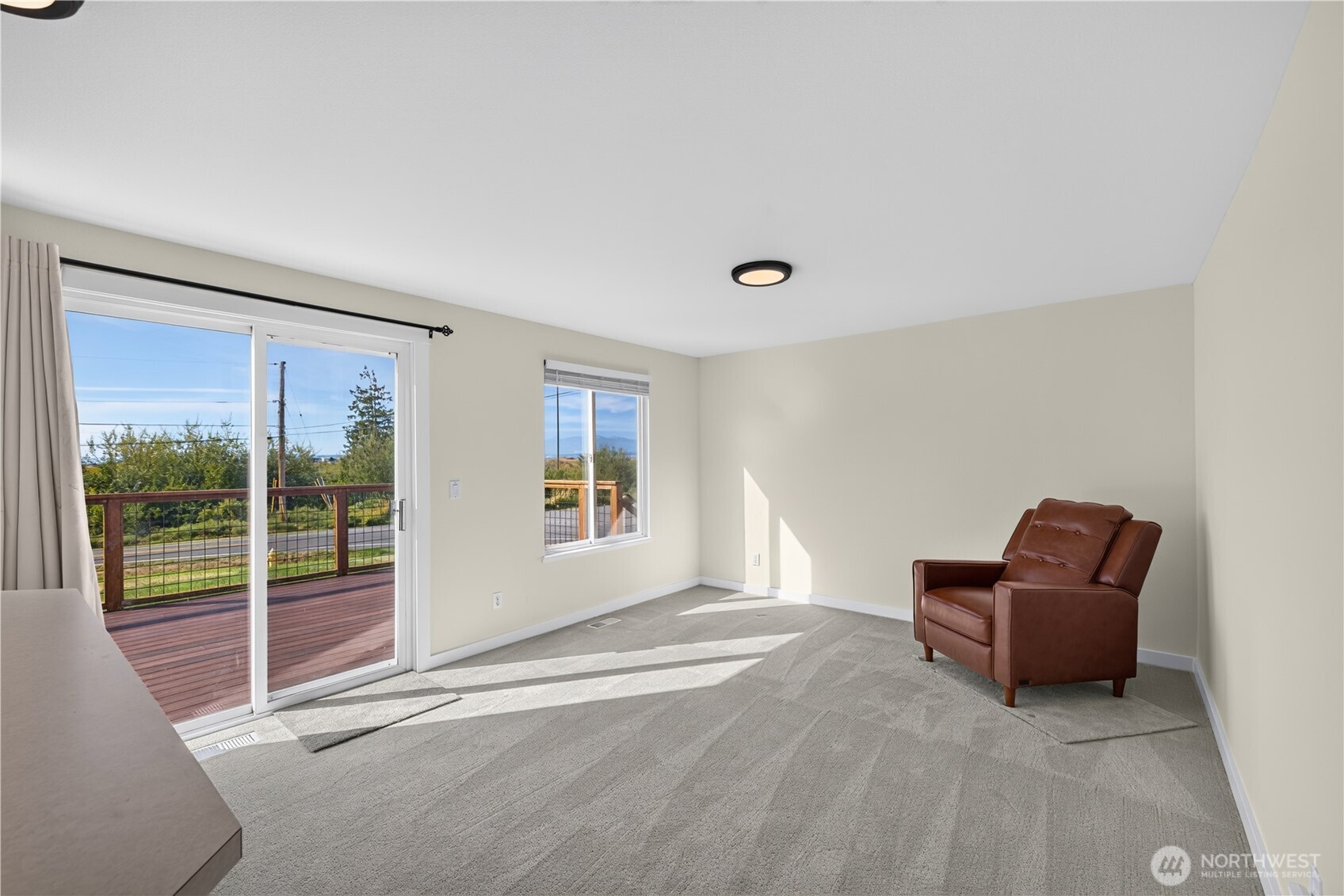 1099 Koenig Lane Property Photo 11
