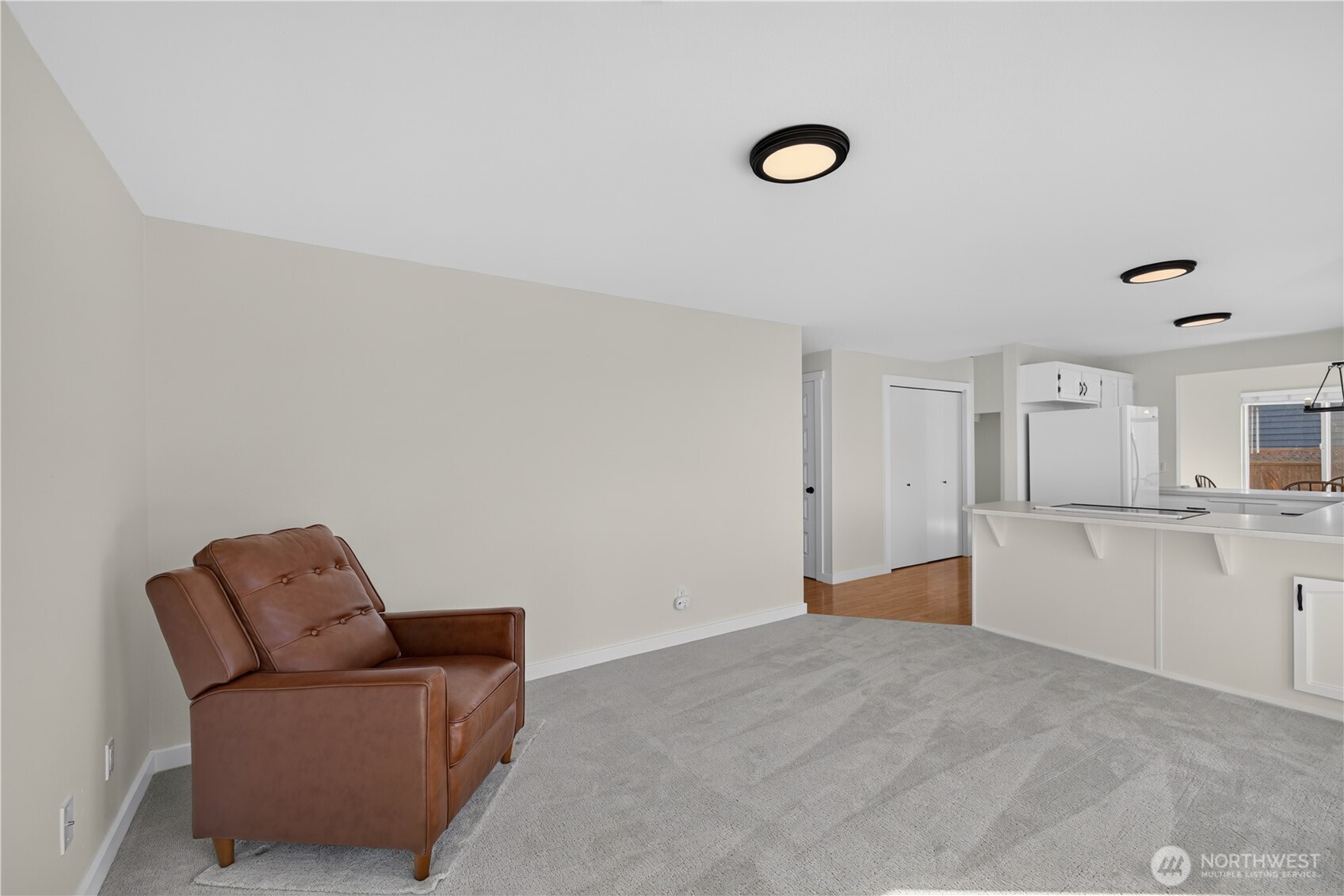 1099 Koenig Lane Property Photo 12