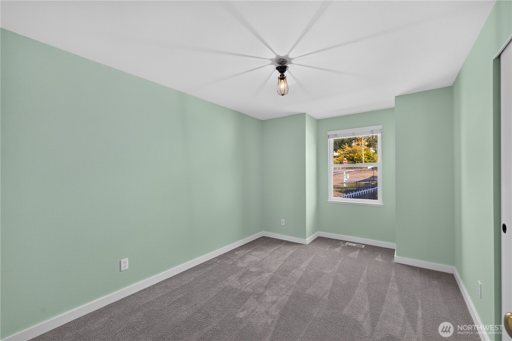1099 Koenig Lane Property Photo 20