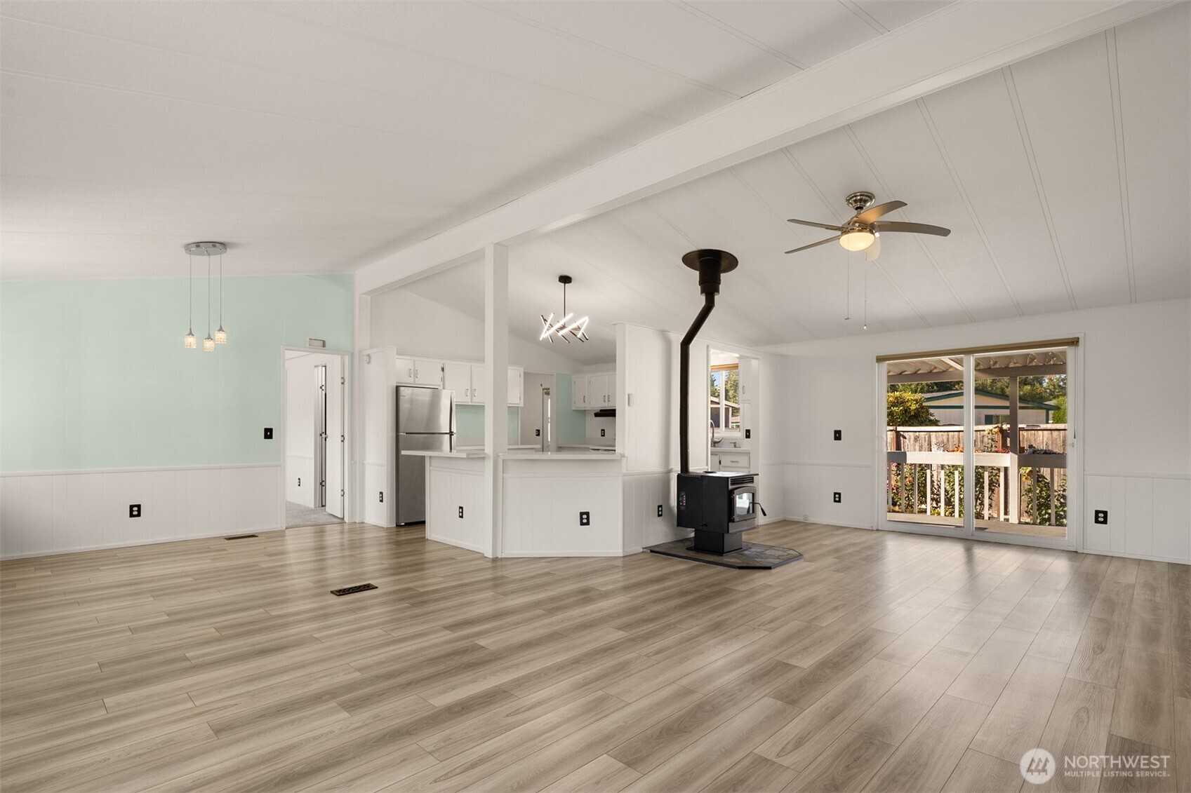 2228 Anadoll Avenue Property Photo 3