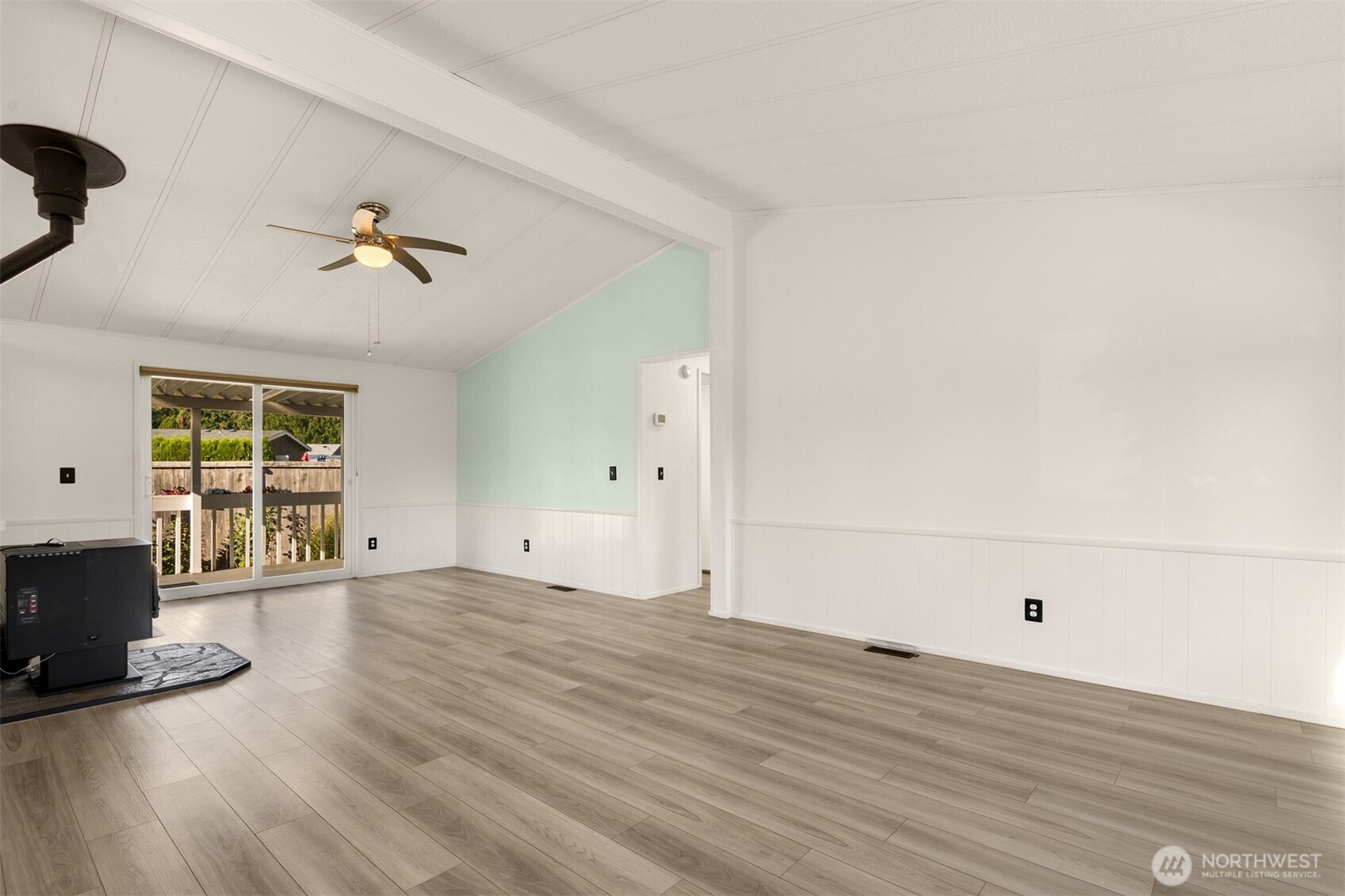 2228 Anadoll Avenue Property Photo 4