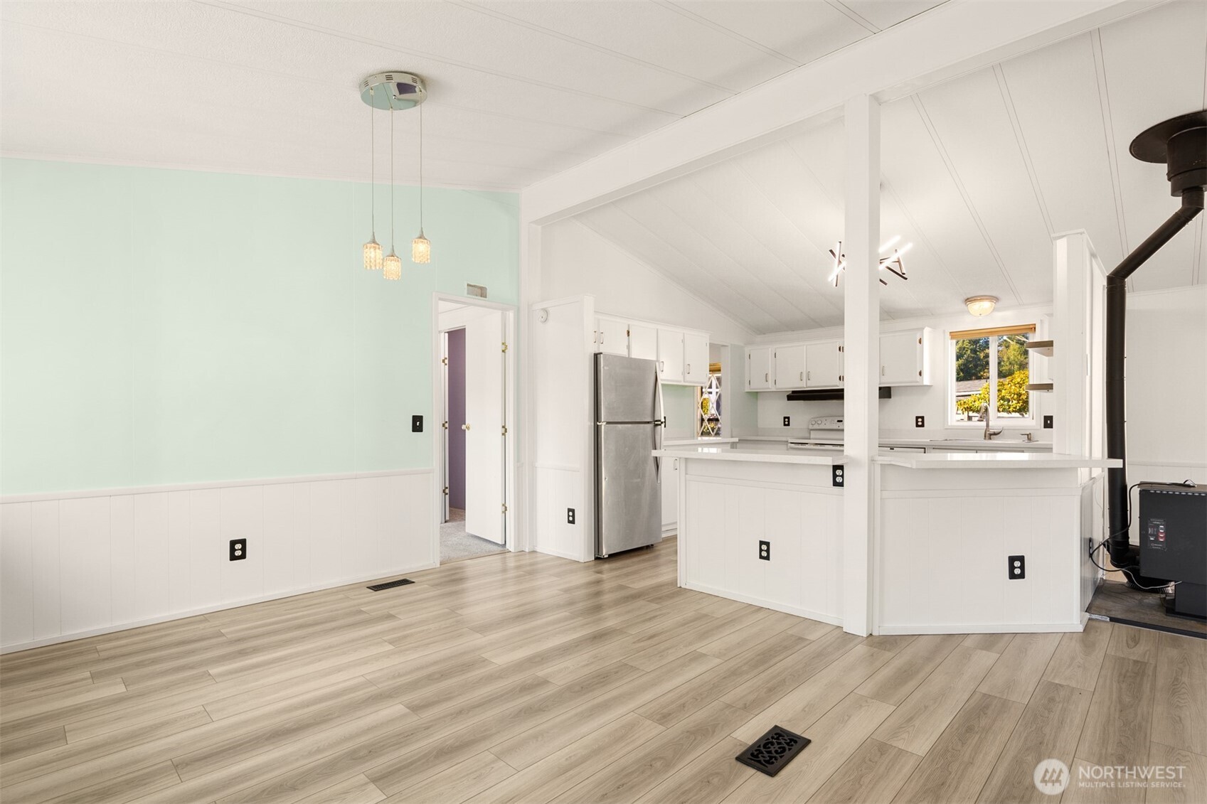 2228 Anadoll Avenue Property Photo 5