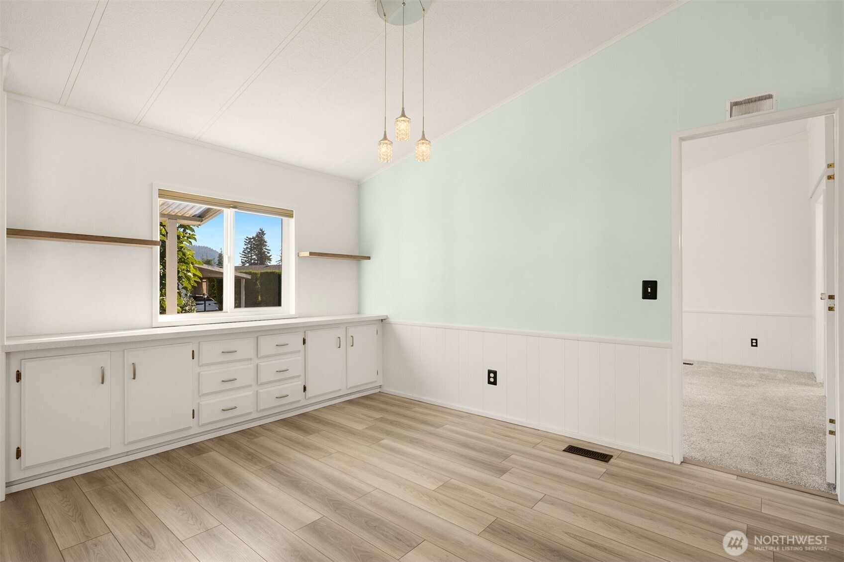 2228 Anadoll Avenue Property Photo 8