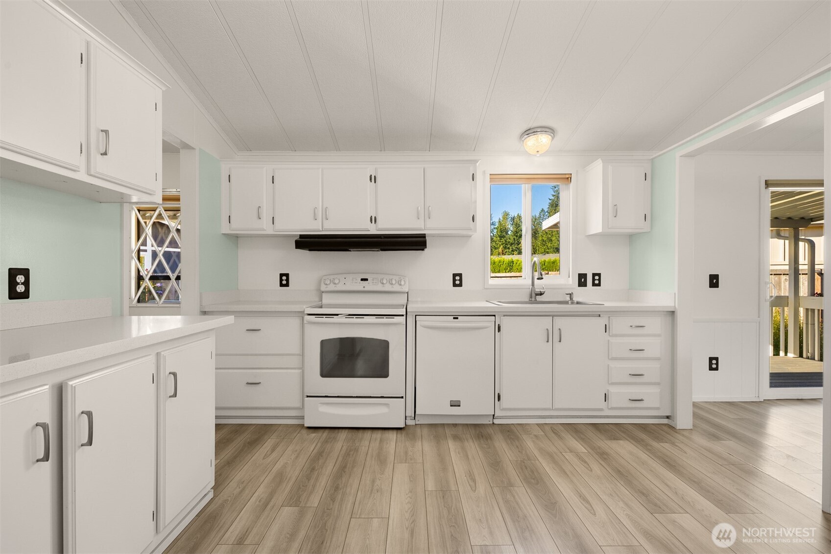 2228 Anadoll Avenue Property Photo 17