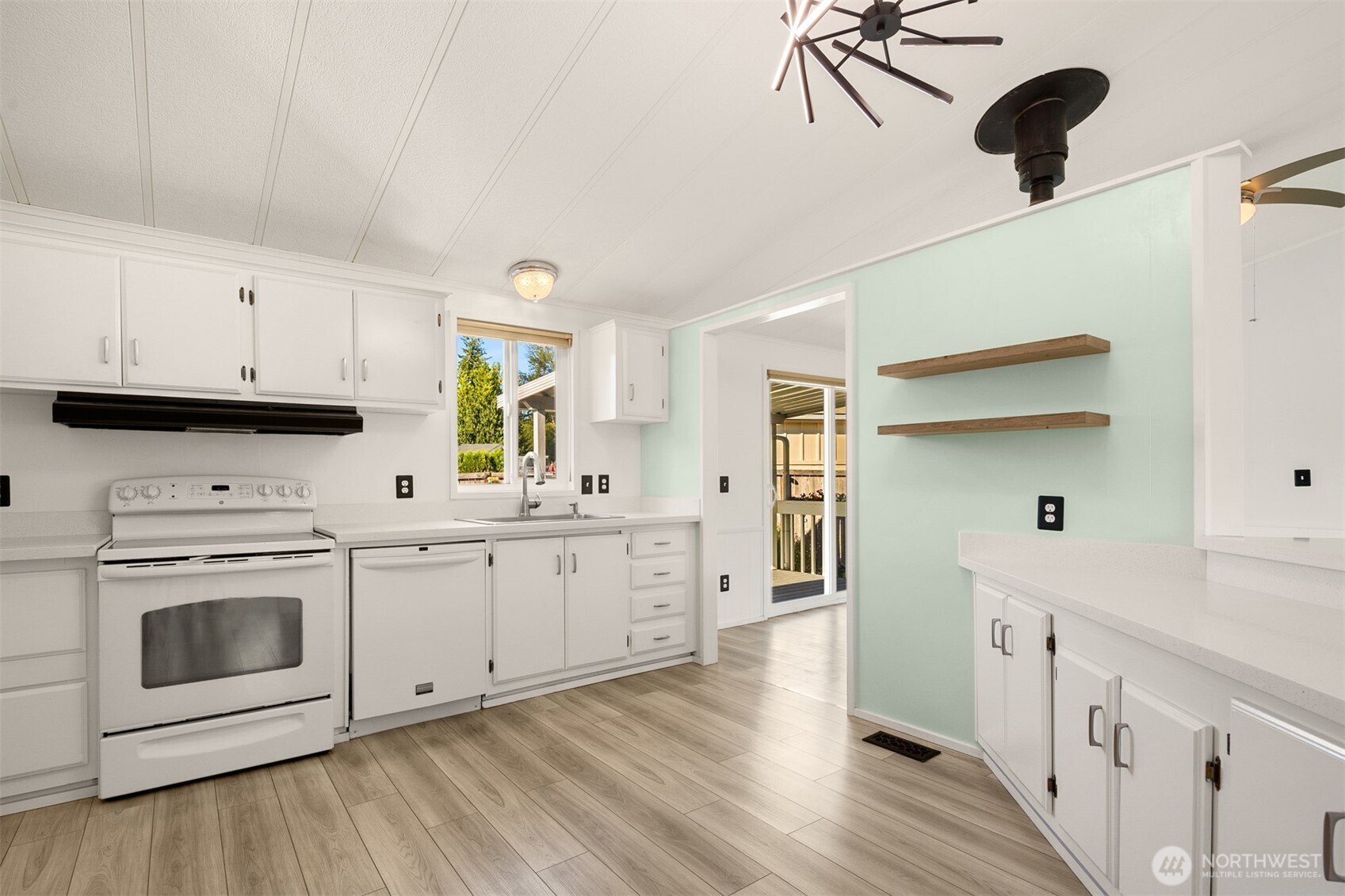 2228 Anadoll Avenue Property Photo 18