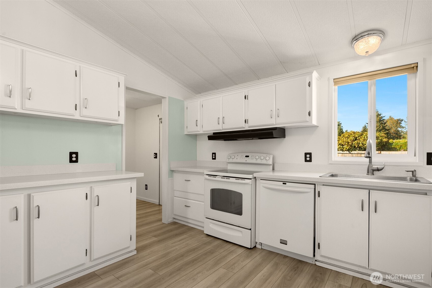 2228 Anadoll Avenue Property Photo 19