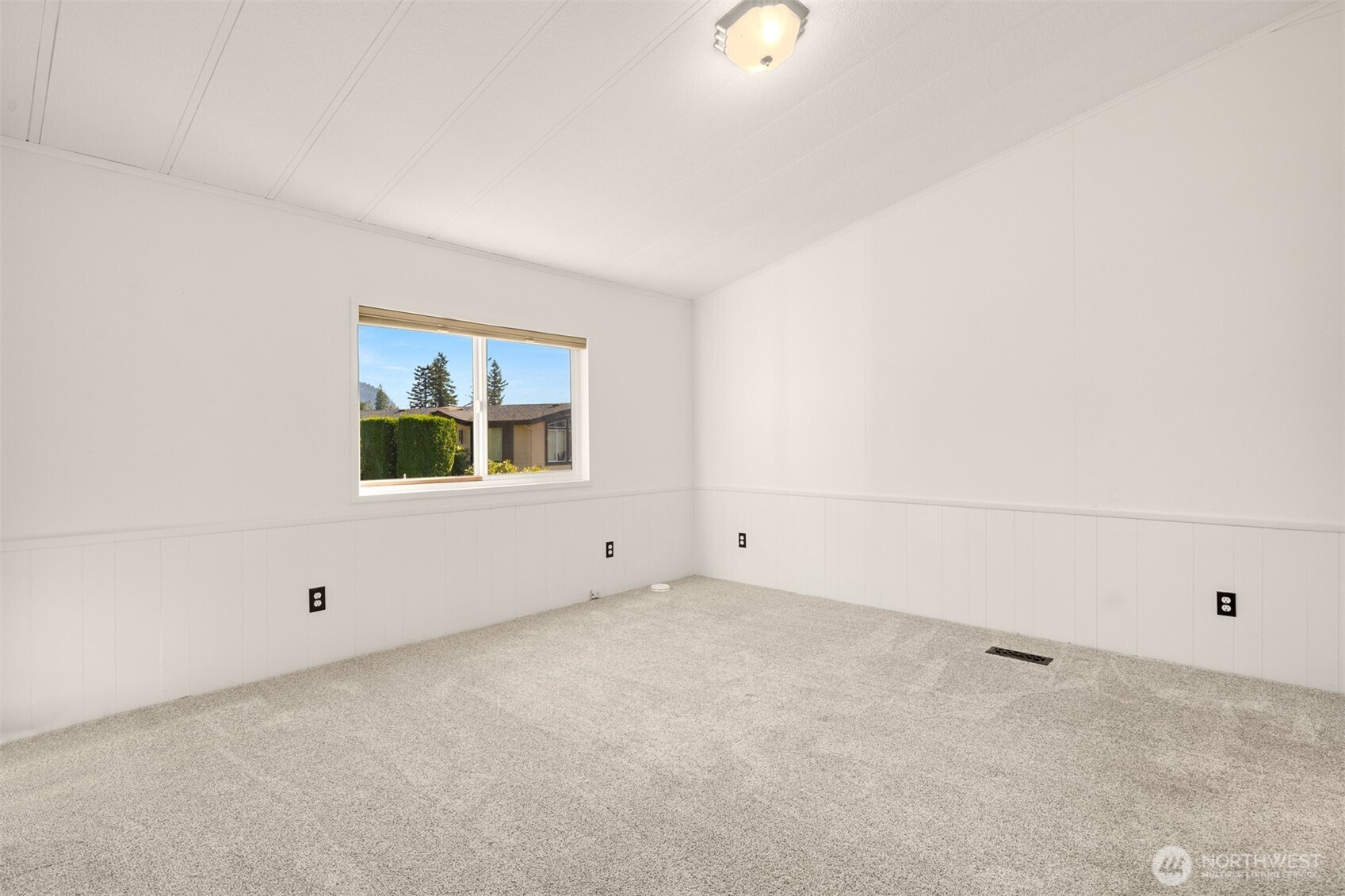 2228 Anadoll Avenue Property Photo 21