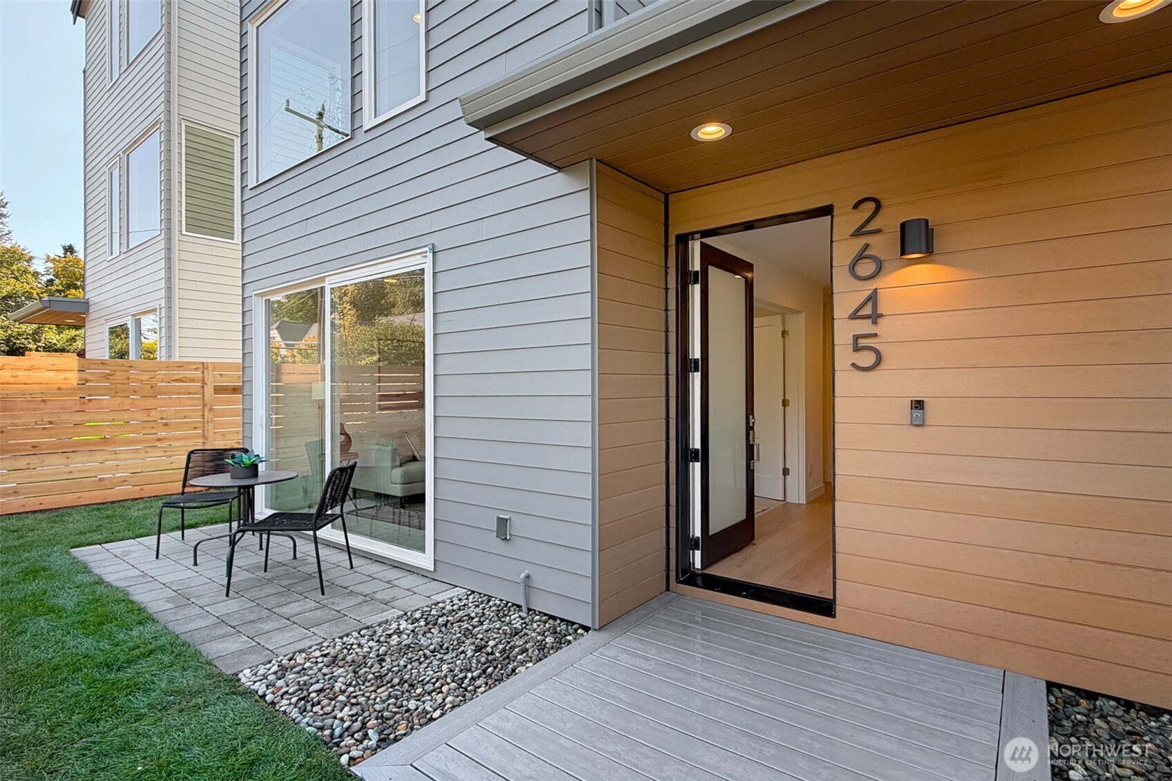 2647 Walnut Avenue B Property Photo 1