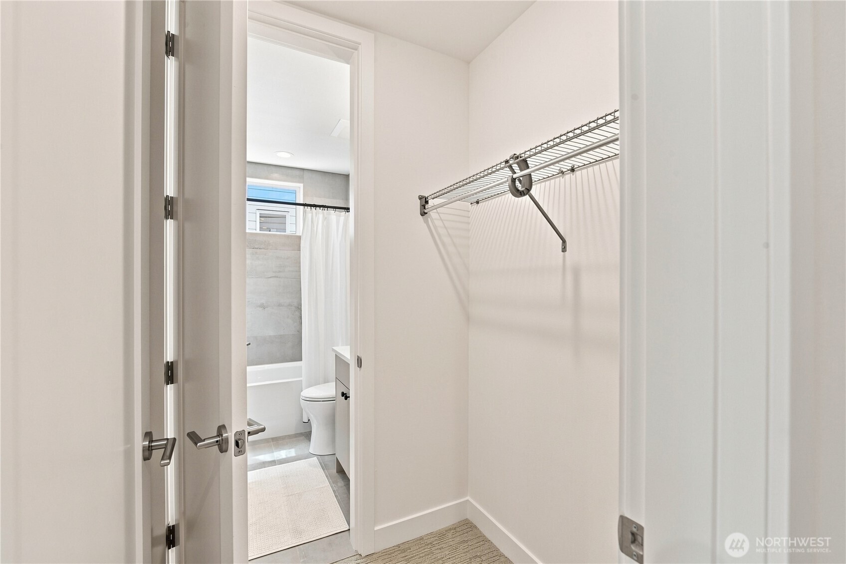 2647 Walnut Avenue B Property Photo 23