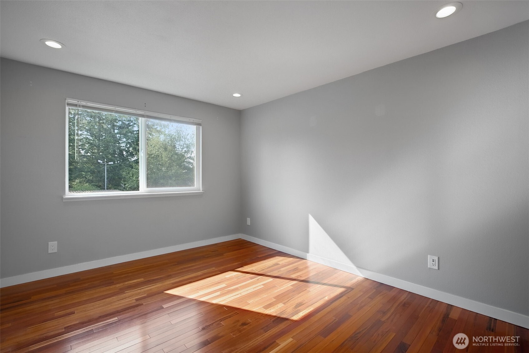 17430 Ambaum Boulevard 8 Property Photo 17
