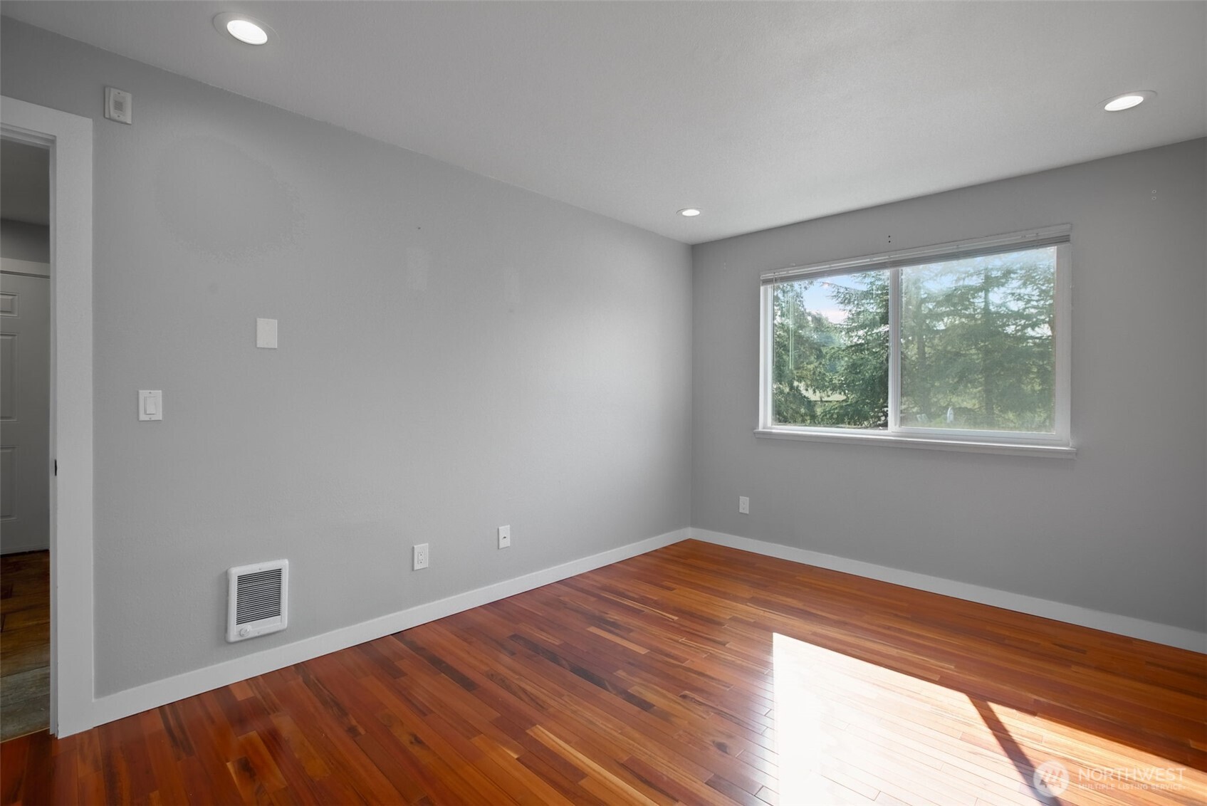17430 Ambaum Boulevard 8 Property Photo 20