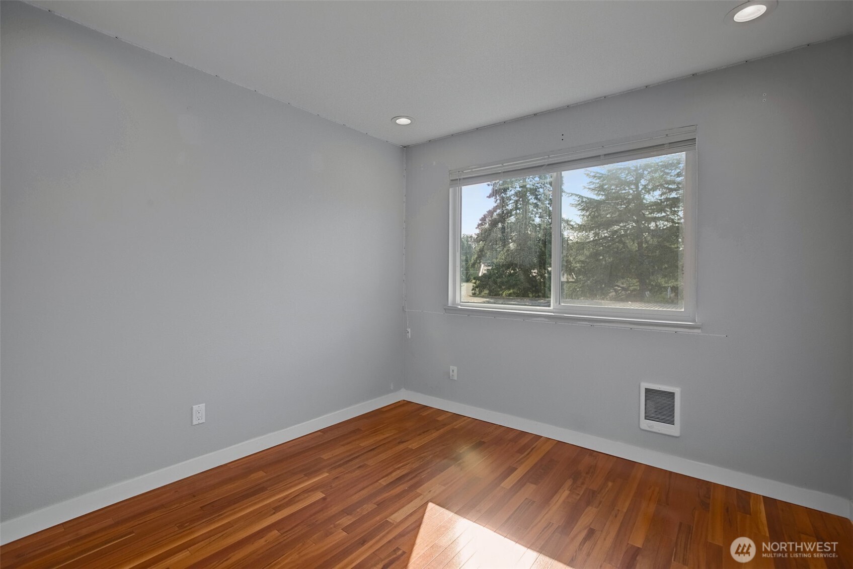 17430 Ambaum Boulevard 8 Property Photo 22