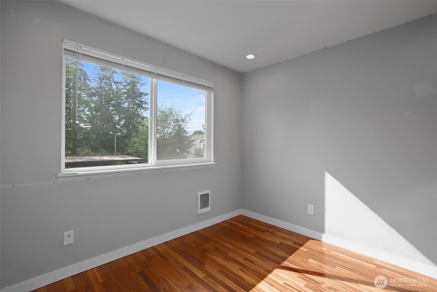 17430 Ambaum Boulevard 8 Property Photo 23