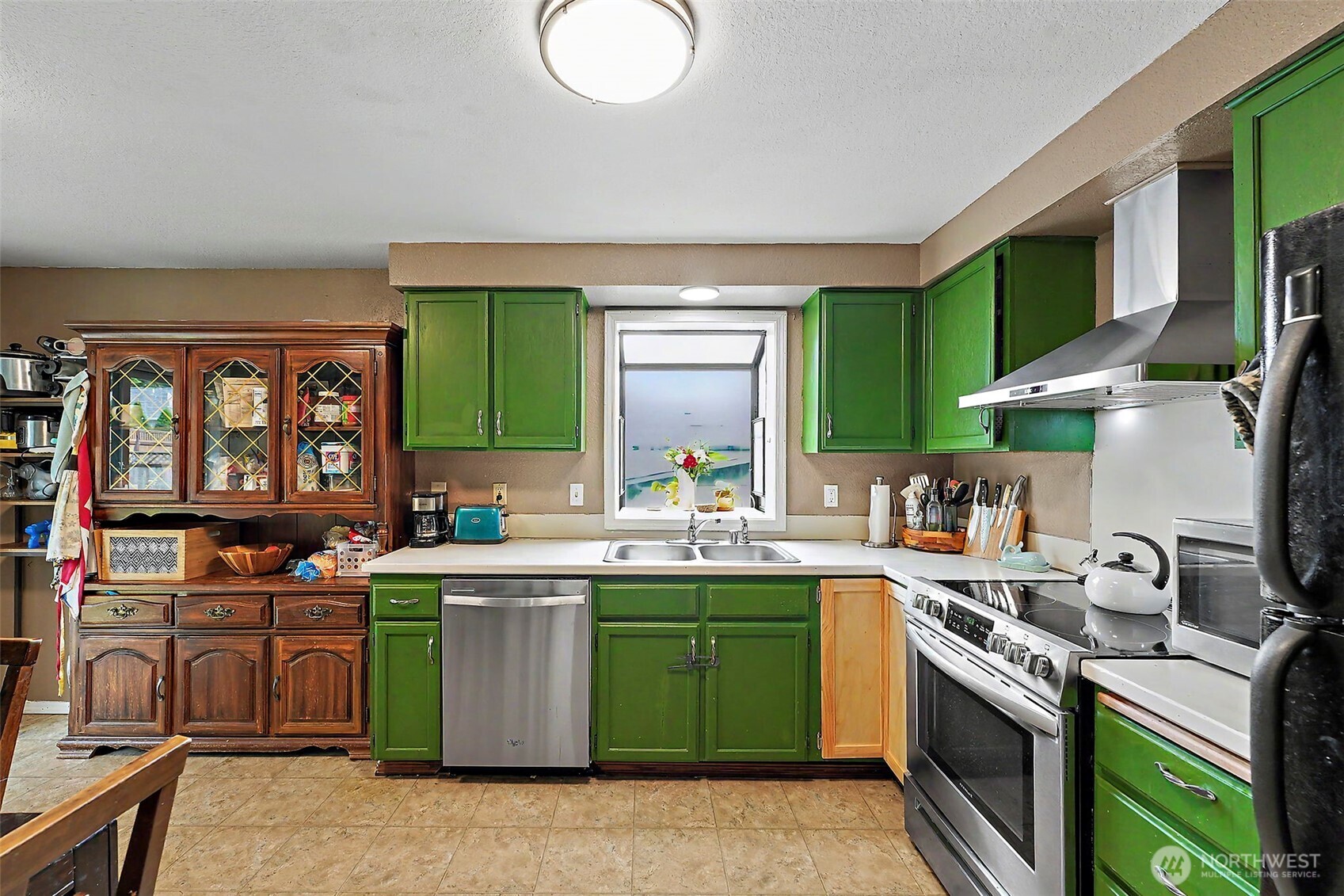 5047 Marian Drive Property Photo 10