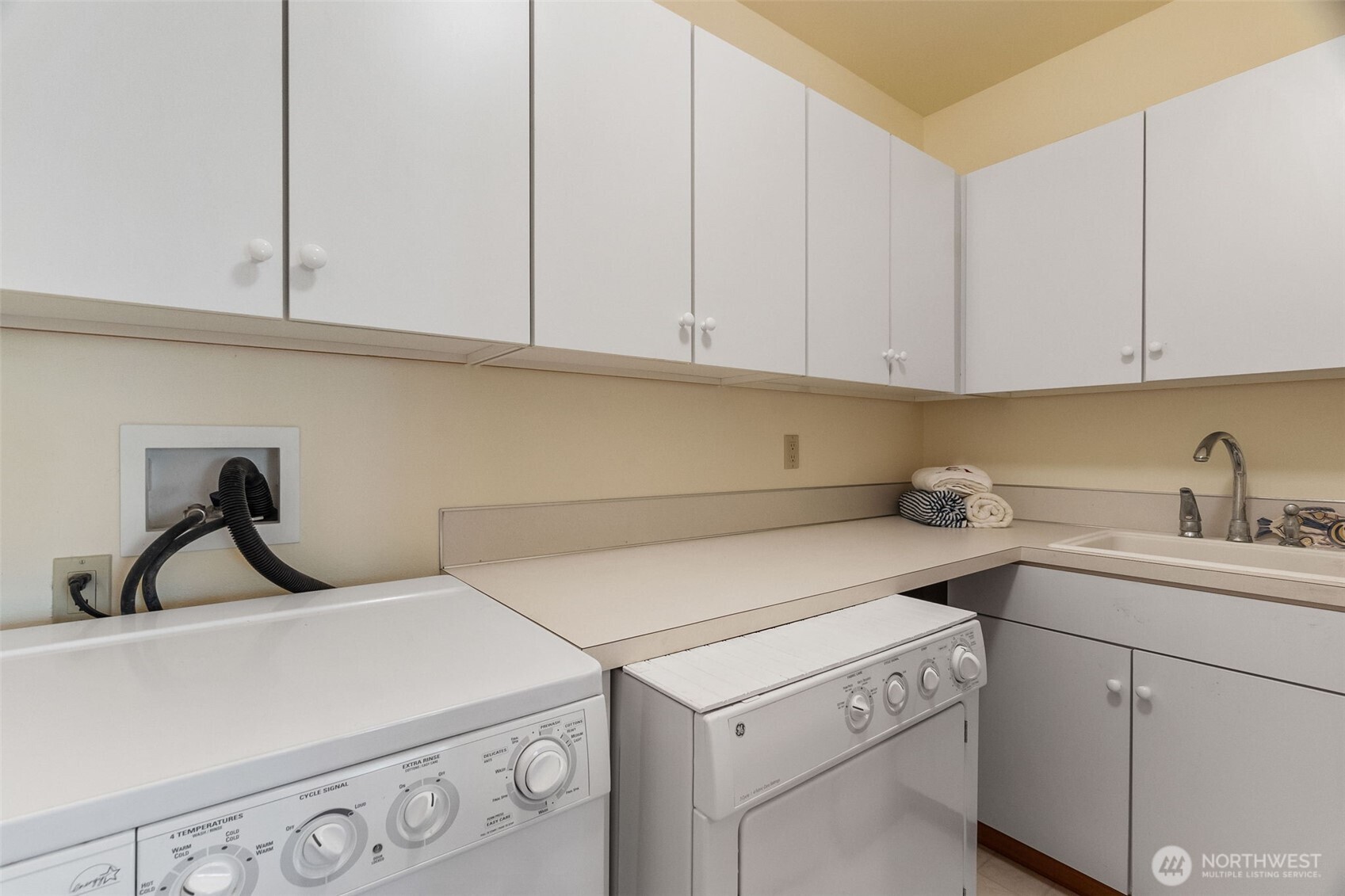 9936 9941 Mariner Drive Property Photo 17