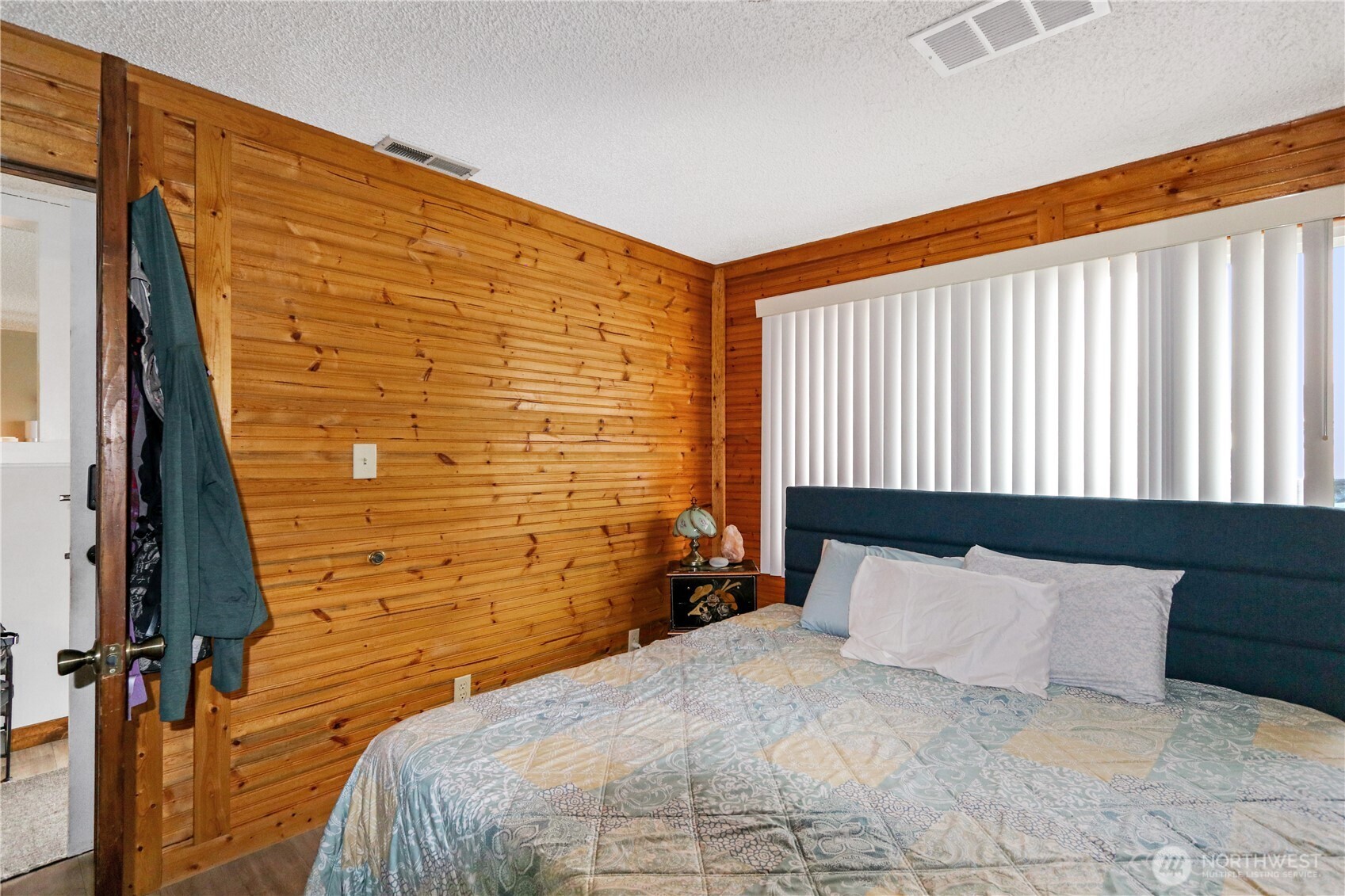 18627 32nd Avenue Property Photo 2