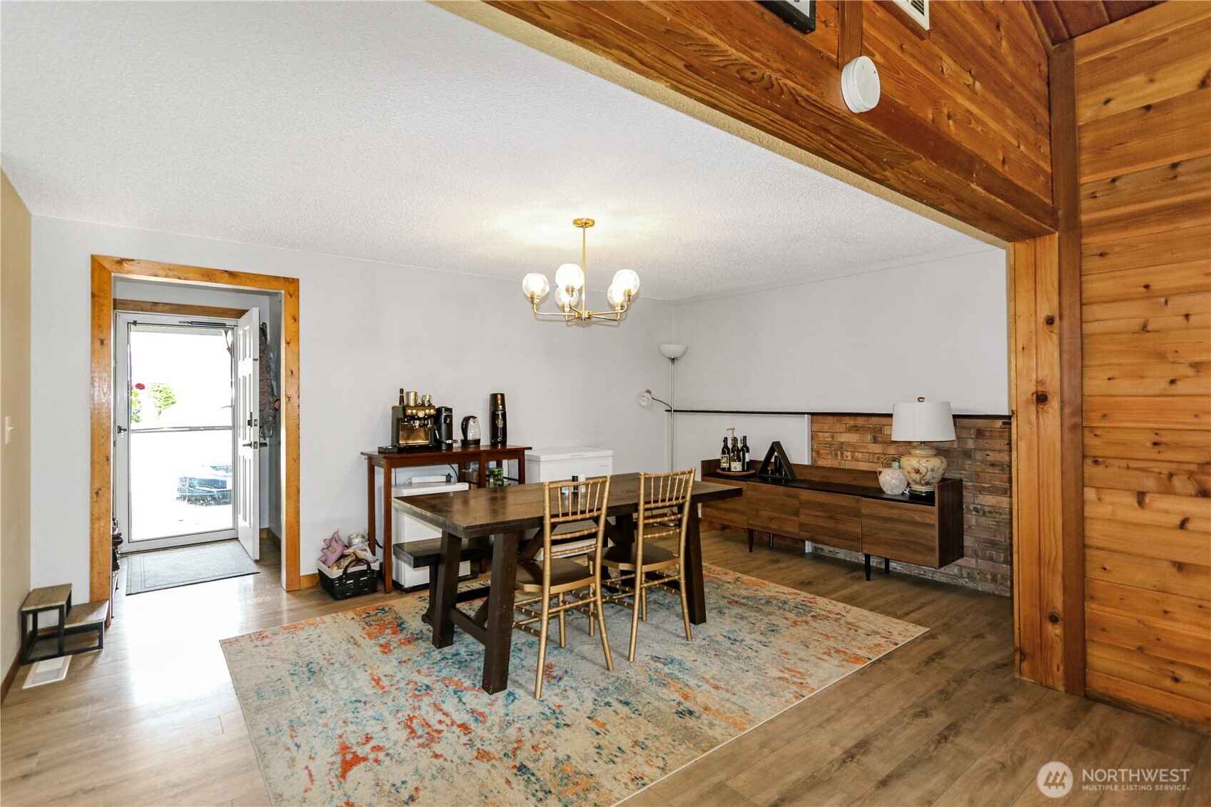 18627 32nd Avenue Property Photo 4