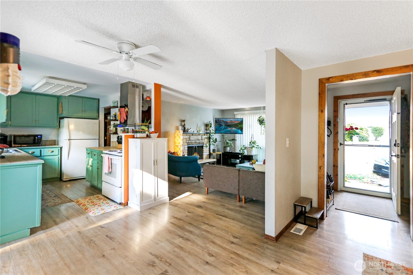 18627 32nd Avenue Property Photo 8