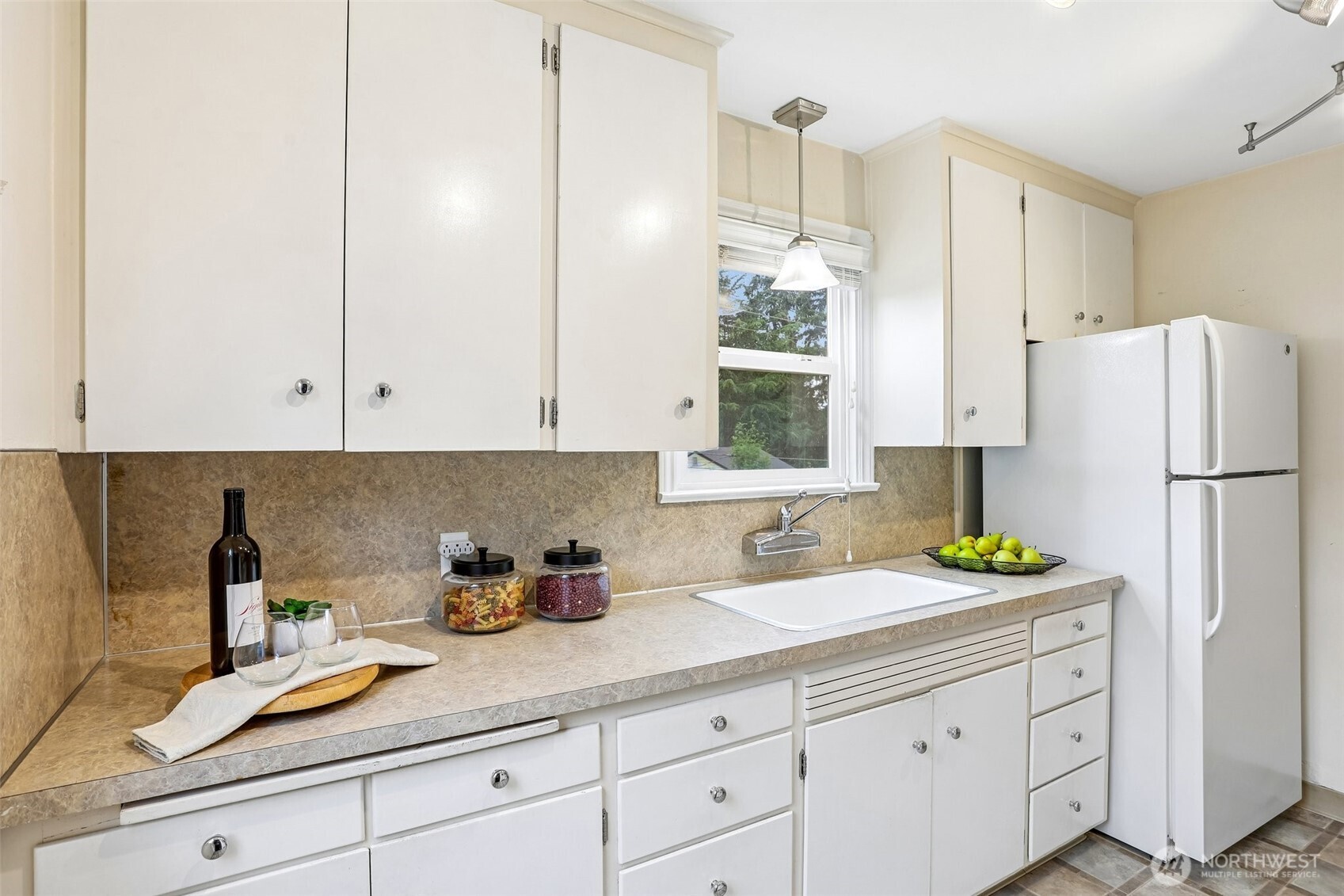 9417 44th Place Property Photo 13