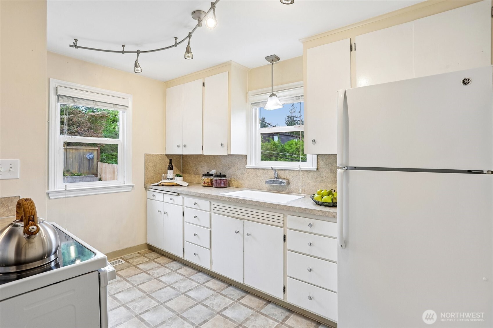 9417 44th Place Property Photo 14