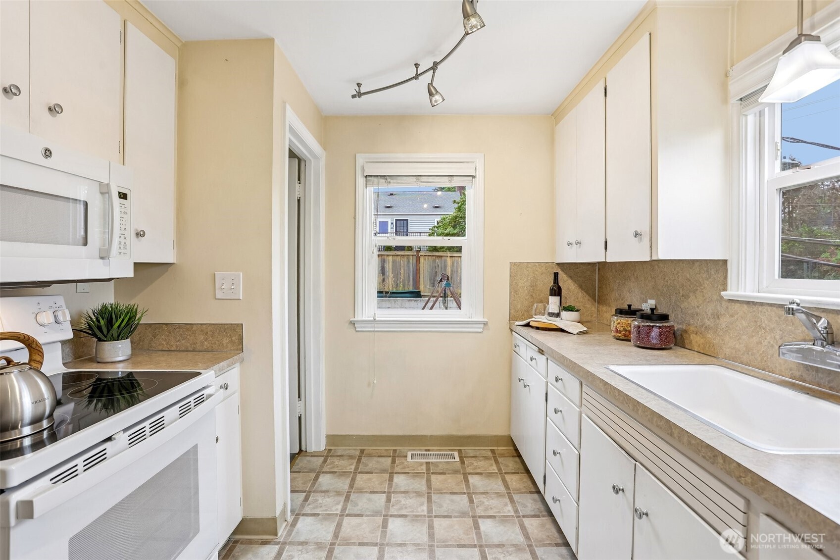 9417 44th Place Property Photo 15