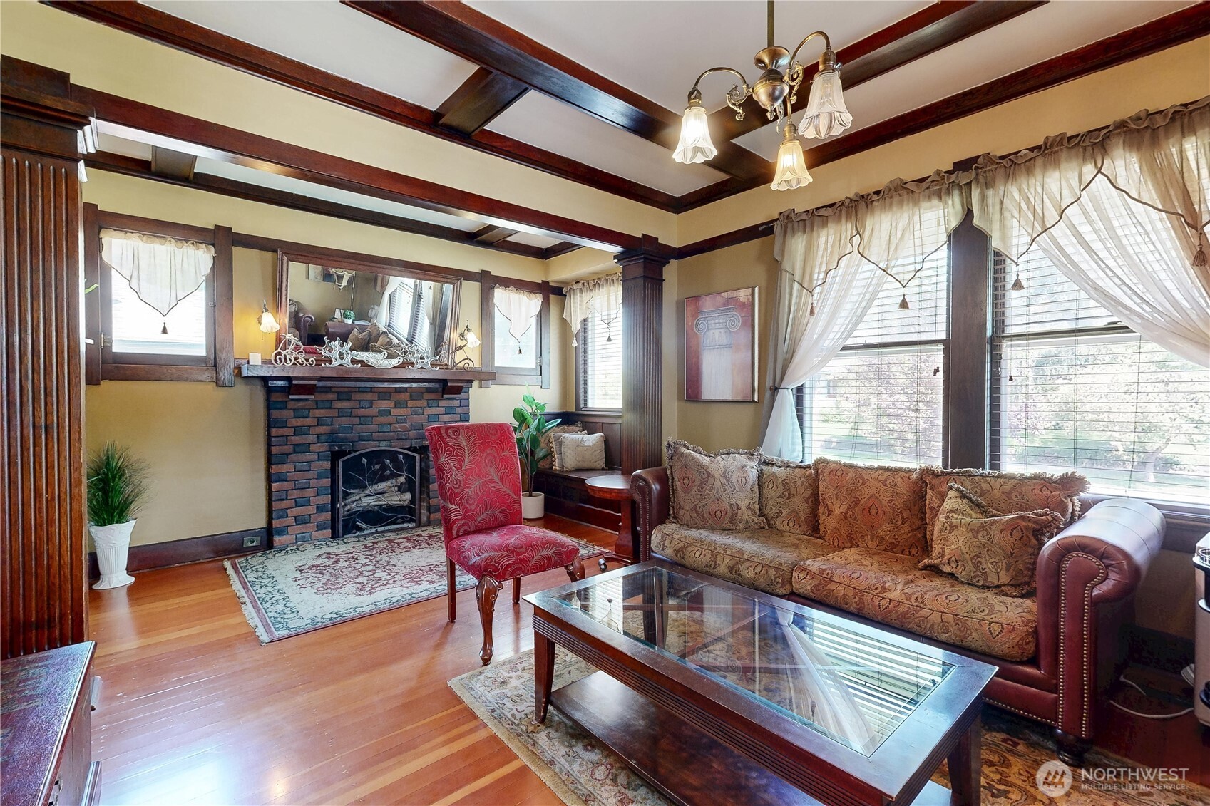 320 Juniper Street Property Photo 3