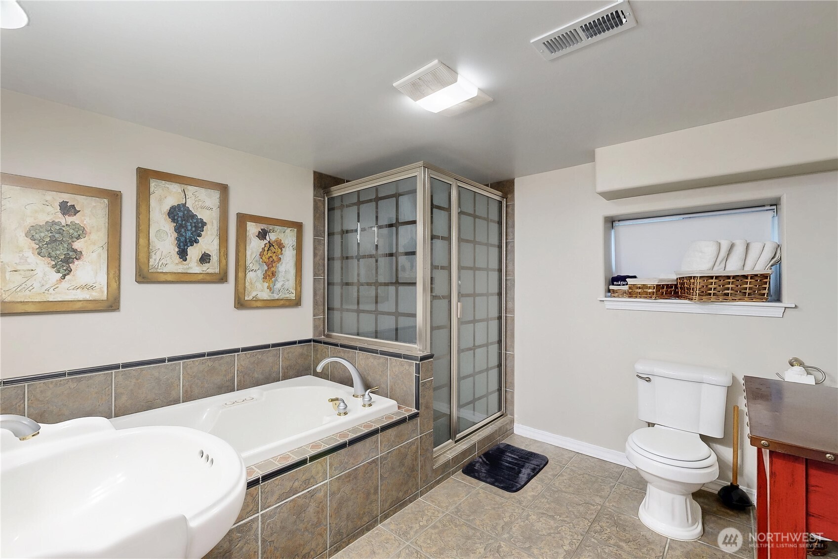 320 Juniper Street Property Photo 27