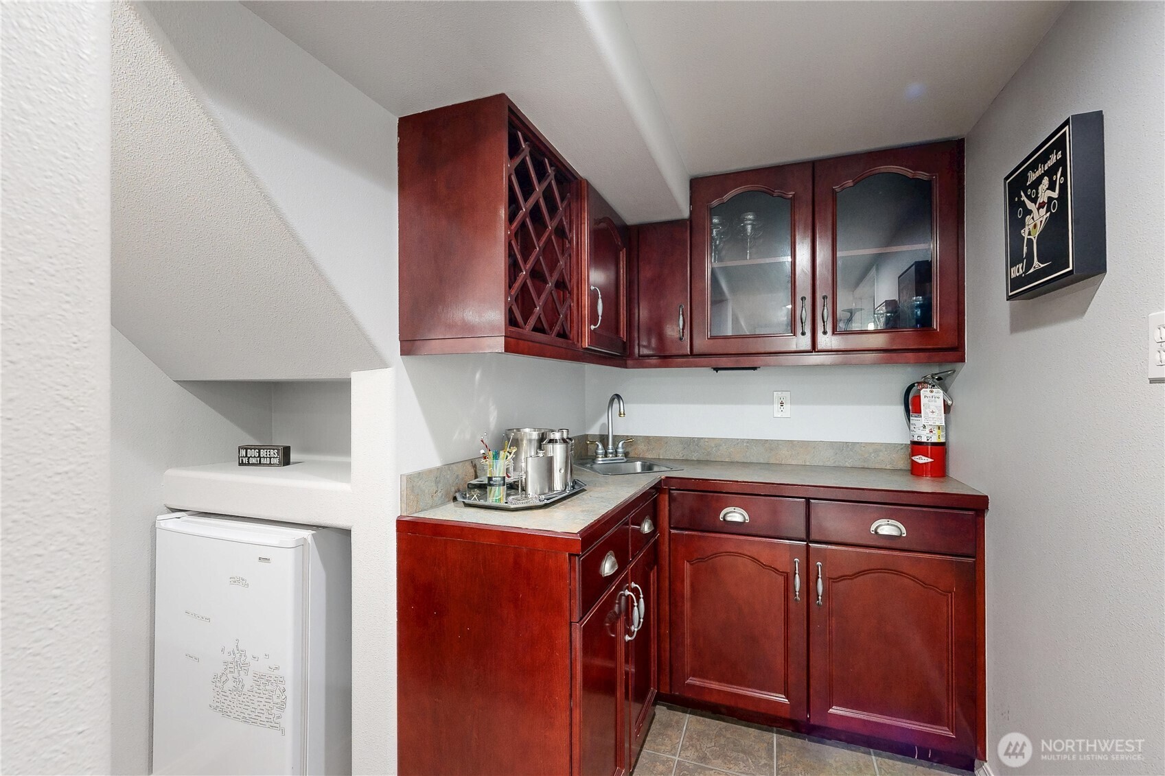 320 Juniper Street Property Photo 29