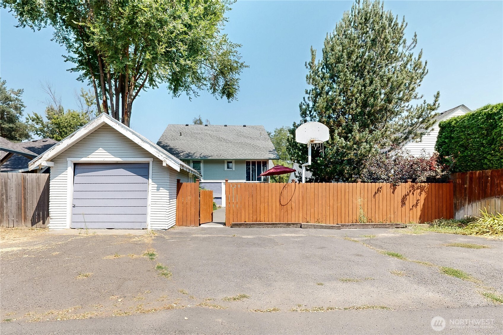 320 Juniper Street Property Photo 40