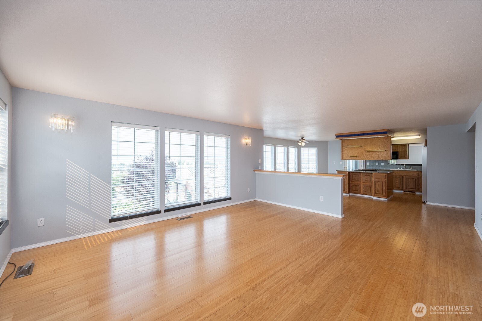 7239 Bayview Avenue Property Photo 6