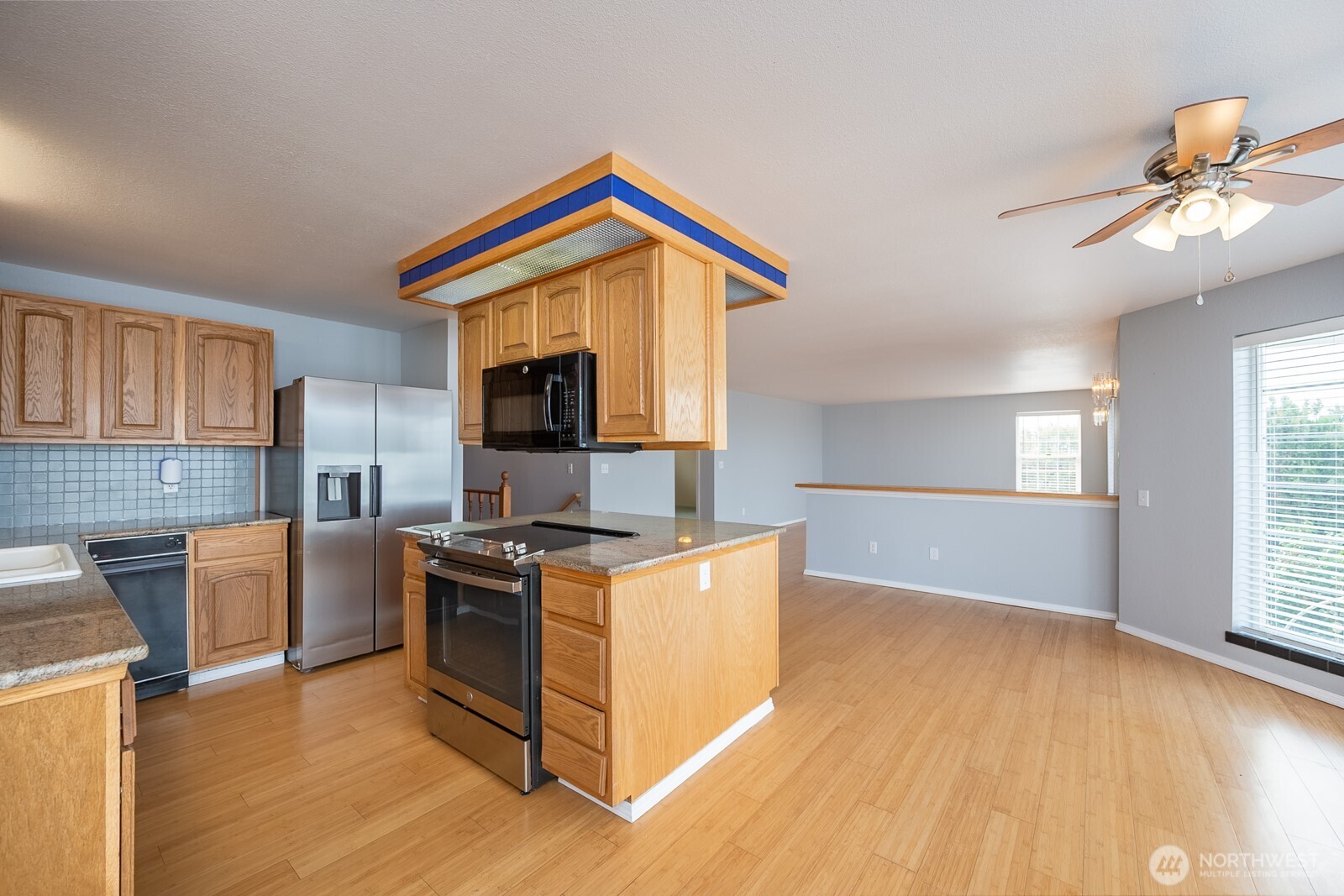 7239 Bayview Avenue Property Photo 8